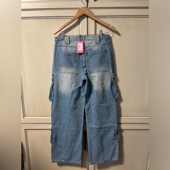 👖 Edikted Tara Low Rise Denim Cargo Jeans - Picture 8 of 16